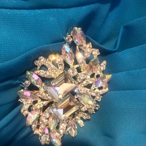 Dresses - Picture 15 of 16